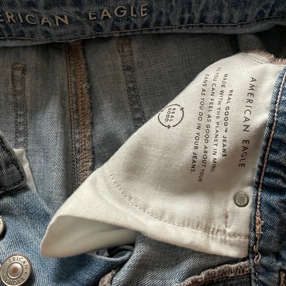American Eagle, 2 Short, Distressed Tom Girl Jeans. - Picture 8 of 9